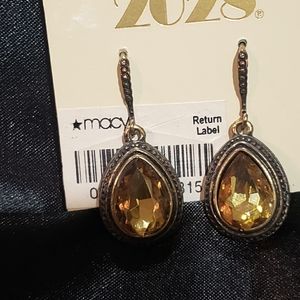 2028 Brand antique gold with dark peridot stone color Earrings